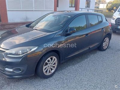 Usado Renault Mégane LIMITED 95 CV (69 kW) 2014 Gris / plata Berlina