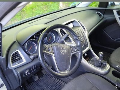 Usado Opel Astra Energy 115 CV (84 kW) 2010 Gris / plata Familiar