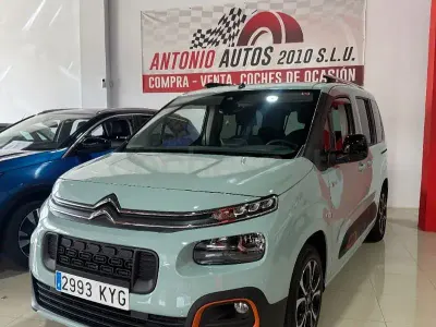 Usado Citroën Berlingo Shine 102 CV (75 kW) 2019 Verde Monovolumen