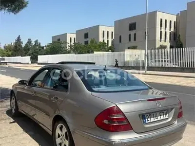Usado Mercedes E270 Classic 170 CV (125 kW) 2003 Gris / plata Familiar