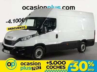Begagnad Iveco Daily 156 HK (114 kW) 2023 Vit Sedan