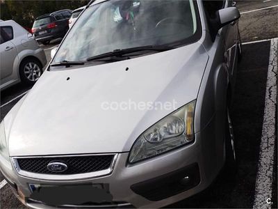 Usado Ford Focus Ghia 136 CV (100 kW) 2006 Gris / plata Familiar