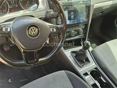 Usado VW Golf VII Advance 105 CV (77 kW) 2015 Blanco Berlina