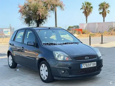 Usado Ford Fiesta Futura 80 CV (58 kW) 2007 Azul Utilitario