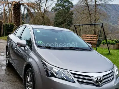 Usado Toyota Avensis Advance 124 CV (91 kW) 2012 Gris / plata Berlina