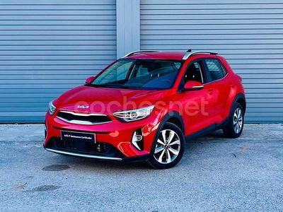 Rojo Usado 2024 Kia Stonic SUV | 19.900 € (Precio justo)