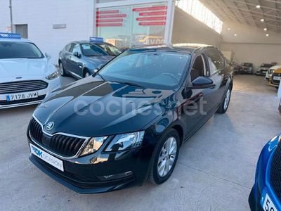 Negro Usado 2021 Skoda Octavia Ambition Berlina | 14.900 € (Precio justo)