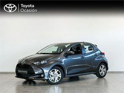 Usado Toyota Yaris Hybrid Active 116 CV (85 kW) 2025 Gris Berlina