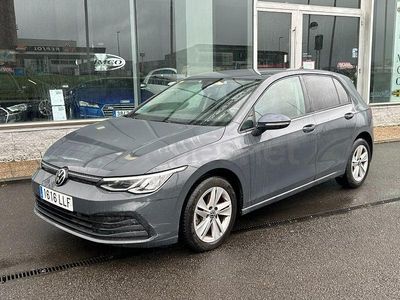 Usado VW Golf VIII Life 110 CV (80 kW) 2020 Gris / plata Berlina