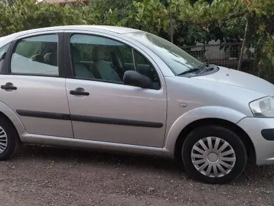 Usado Citroën C3 Exclusive 70 CV (51 kW) 2004 Gris / plata Berlina