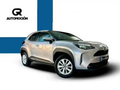 Usado Toyota Yaris 125 CV (91 kW) 2023 Gris / plata Utilitario