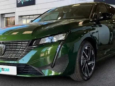 Usado Peugeot 308 Allure 131 CV (96 kW) 2022 Verde