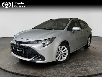 Usado Toyota Corolla Active 140 CV (102 kW) 2025 Gris / plata Familiar