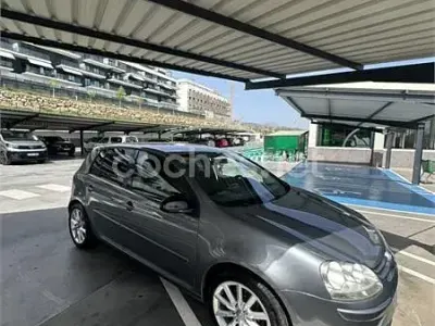 Usado VW Golf VI Highline 105 CV (77 kW) 2008 Gris / plata Utilitario
