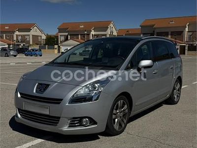Usado Peugeot 5008 112 CV (82 kW) 2012 Gris / plata Monovolumen