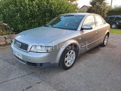 Usado Audi A4 130 CV (95 kW) 2002 Gris / plata Berlina