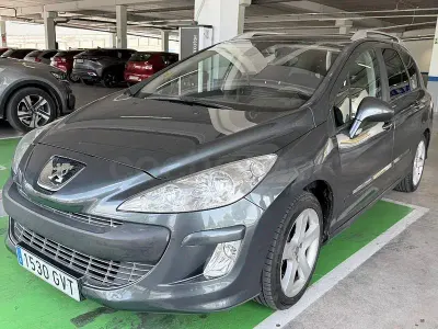Usado Peugeot 308 SW Premium 110 CV (80 kW) 2010 Gris / plata Familiar