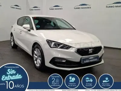 Usado Seat Leon Style 130 CV (95 kW) 2022 Blanco Berlina