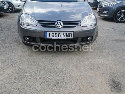 Usado VW Golf V Conceptline 75 HP (55 kW) 2007 Cinzento Sedan