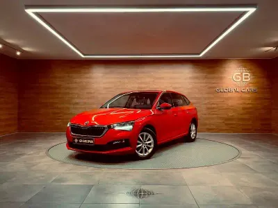 Usado Skoda Scala Active 115 CV (84 kW) 2020 Rojo Utilitario