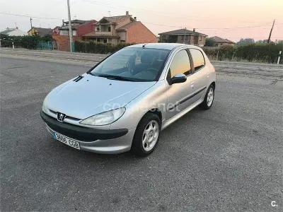 Usado Peugeot 206 70 CV (51 kW) 2003 Gris / plata Berlina