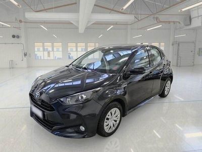Usado Toyota Yaris Hybrid Business Edition 116 CV (85 kW) 2021 Negro Berlina