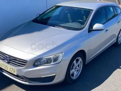 Usado Volvo V60 Kinetic 120 CV (88 kW) 2017 Gris / plata Familiar