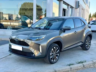Usado Toyota Yaris Cross Active 116 CV (85 kW) 2022 Burdeos SUV