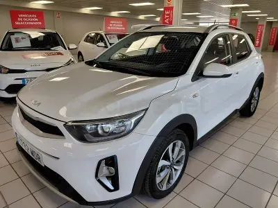 Usado Kia Stonic 84 CV (61 kW) 2023 Blanco SUV