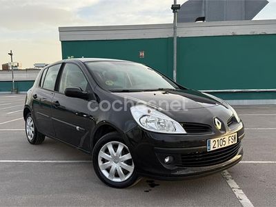 Usado Renault Clio II Authentique 85 CV (62 kW) 2007 Negro Berlina