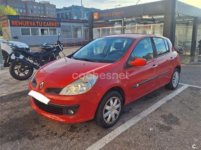 Usado Renault Clio II Exception 75 CV (55 kW) 2008 Rojo Berlina