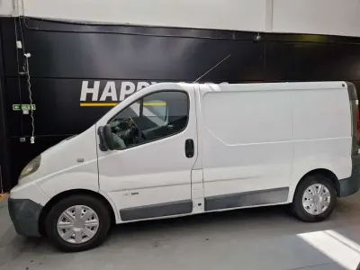 Usado Renault Trafic 145 CV (106 kW) 2008 Blanco Monovolumen