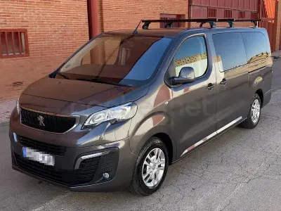 Usado Peugeot Traveller Allure 150 CV (110 kW) 2018 Gris / plata Monovolumen