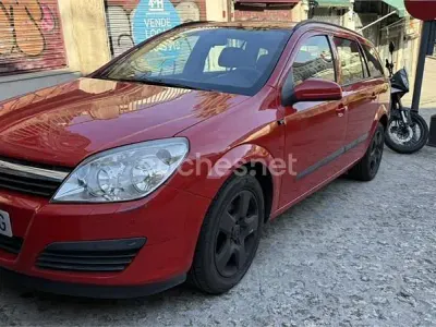 Usado Opel Astra Enjoy 100 CV (73 kW) 2005 Rojo Familiar