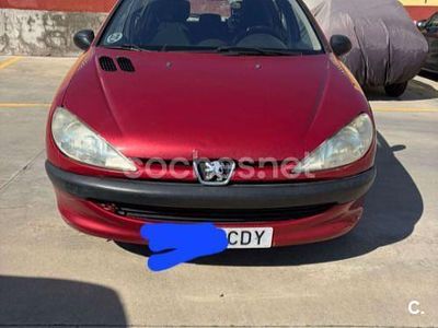 Usado Peugeot 206 75 CV (55 kW) 2003 Granate Berlina