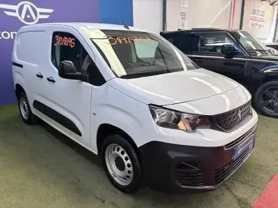 Usado Peugeot Partner 102 CV (75 kW) 2023 Blanco Monovolumen