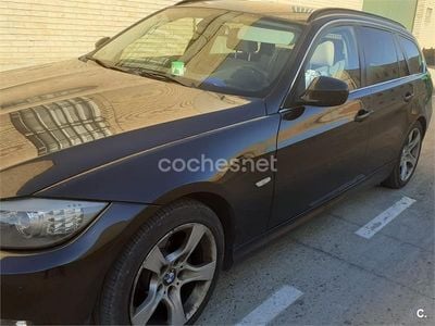 Usado BMW 318 143 CV (105 kW) 2011 Negro Familiar
