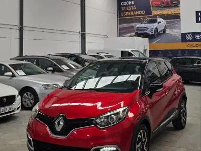 Usado Renault Captur 90 CV (66 kW) 2015 Granate SUV