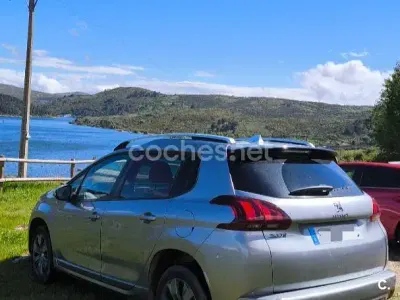 Usado Peugeot 2008 Style 82 CV (60 kW) 2018 Gris / plata SUV
