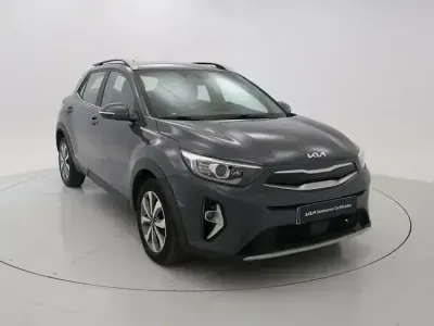 Usado Kia Stonic 101 CV (74 kW) 2021 Gris SUV