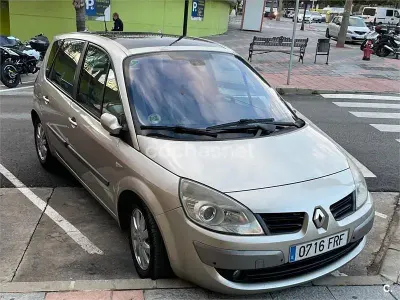 Usado Renault Scénic II Privilege 150 CV (110 kW) 2007 Beige Monovolumen