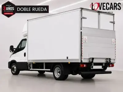 Usado Iveco Daily 160 CV (117 kW) 2024 Blanco Berlina