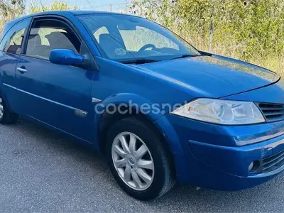 Usado Renault Mégane Dynamique 105 CV (77 kW) 2006 Azul Berlina