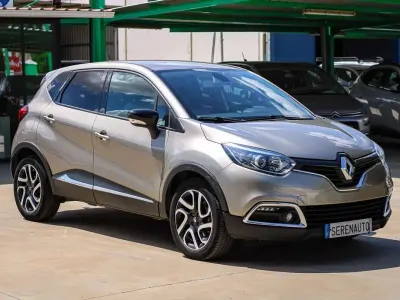 Usado Renault Captur Intens 120 CV (88 kW) 2015 Beige SUV