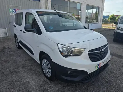 Usado Opel Combo Life Expression 102 CV (75 kW) 2019 Blanco Monovolumen