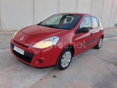 Rojo Usado 2012 Renault Clio III Collection Berlina | 3500 €