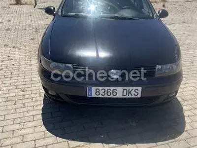 Usado Seat Leon Stella 110 CV (80 kW) 2005 Negro Utilitario