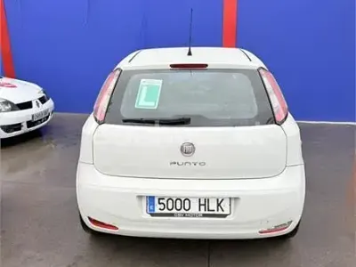 Usado Fiat Punto Pop 75 CV (55 kW) 2012 Blanco Utilitario