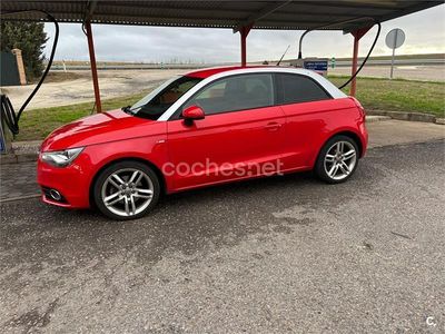 Rojo Usado 2011 Audi A1 Attraction Berlina | 7999 € (Un poco caro)