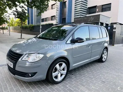 Usado VW Touran Edition 90 CV (66 kW) 2009 Gris / plata Monovolumen